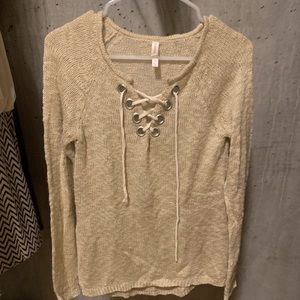 Cute - tie in front Sweater! Perfect with Jeans!